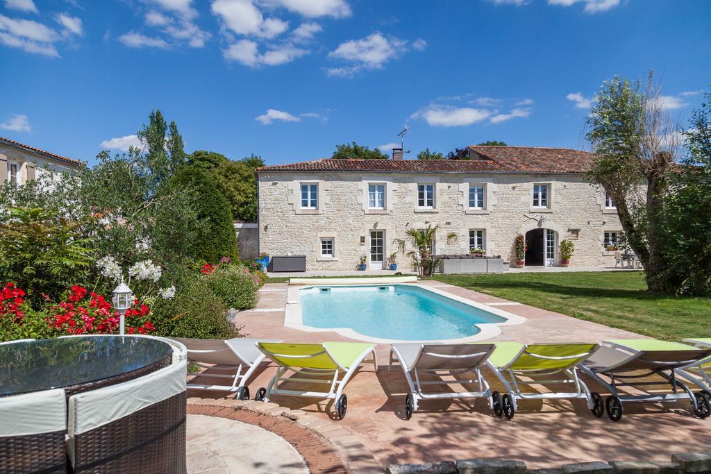 Le Soleil Et Les Etoiles Bed & Breakfast Saint-Sauveur-d'Aunis Exterior photo
