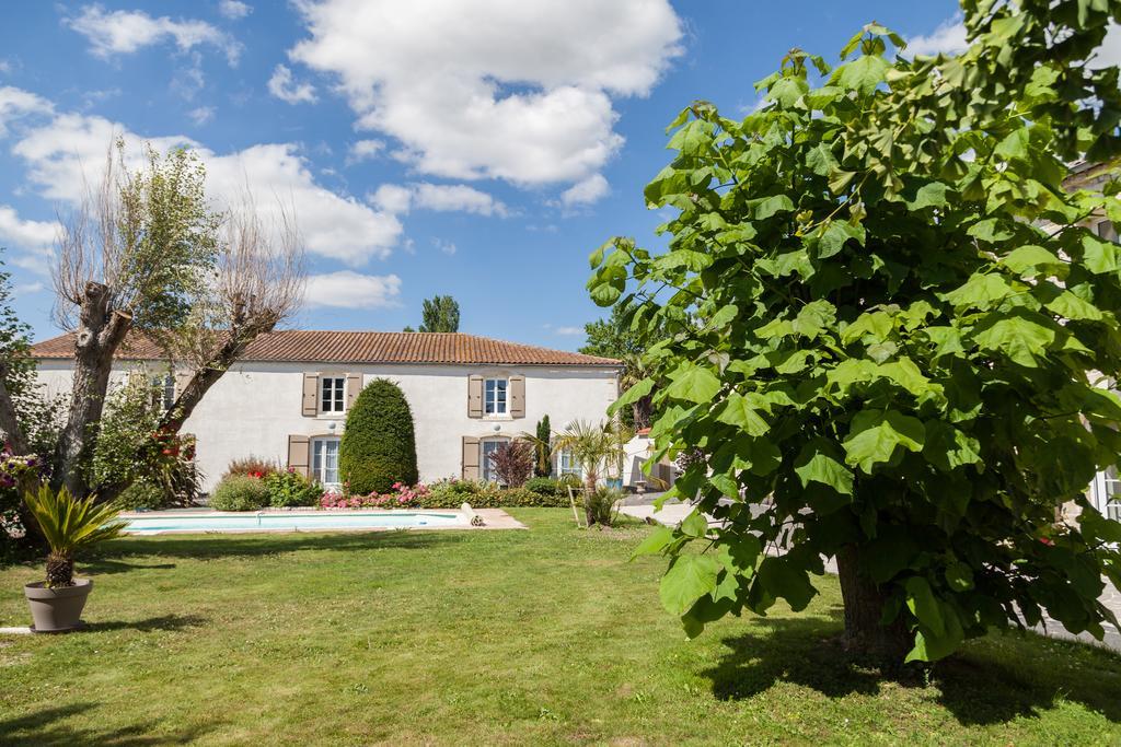 Le Soleil Et Les Etoiles Bed & Breakfast Saint-Sauveur-d'Aunis Exterior photo