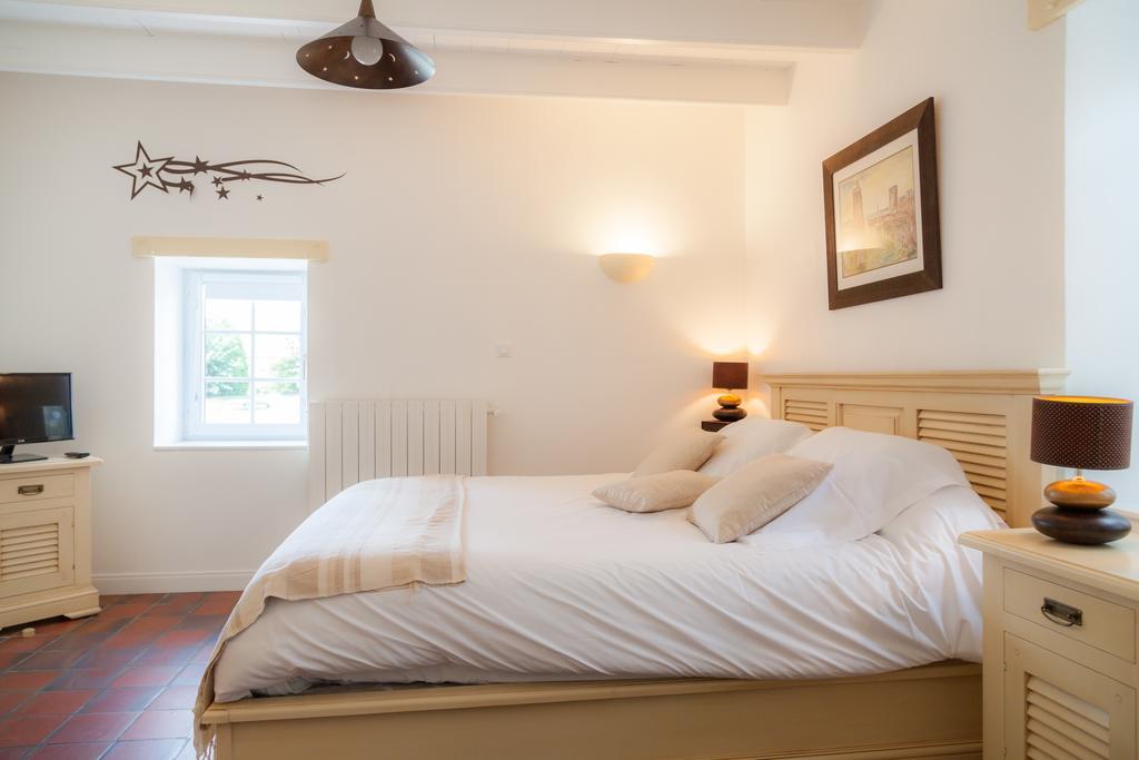 Le Soleil Et Les Etoiles Bed & Breakfast Saint-Sauveur-d'Aunis Exterior photo
